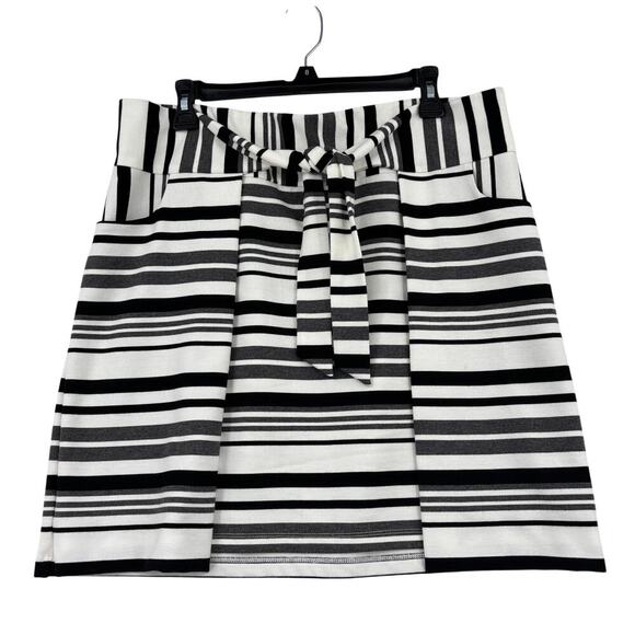 Cabi Grandstand Skirt Size M White Black Gray Stripe Faux Wrap Tie Stretch Knit - Picture 2 of 10